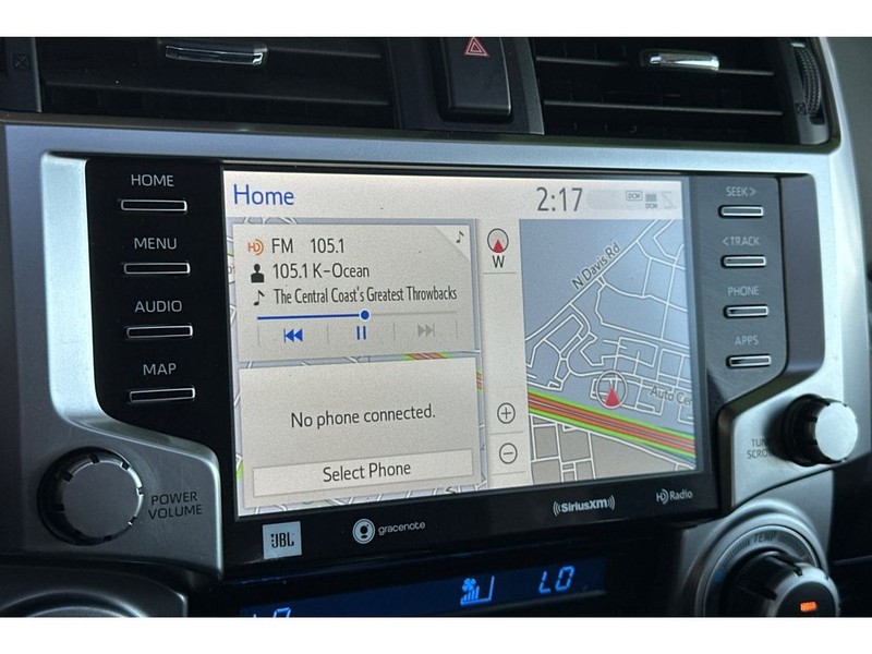 Toyota 4Runner Vehicle Full-screen Gallery Image 21