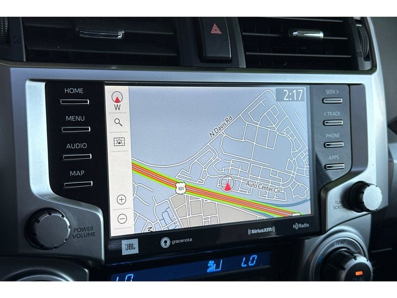Toyota 4Runner Vehicle Full-screen Gallery Image 22
