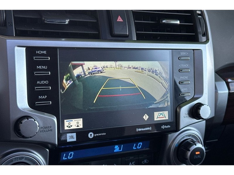 Toyota 4Runner Vehicle Full-screen Gallery Image 23