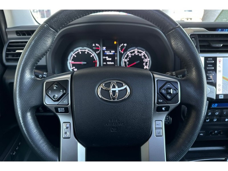 Toyota 4Runner Vehicle Full-screen Gallery Image 27