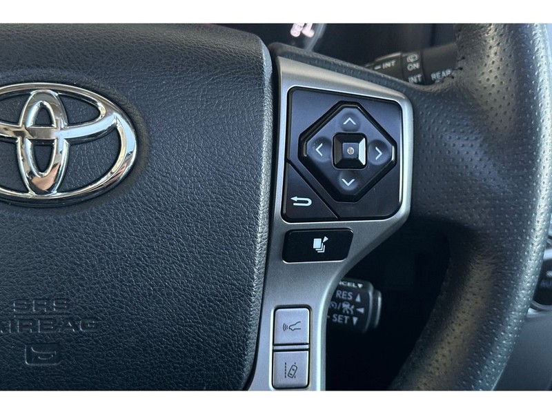 Toyota 4Runner Vehicle Full-screen Gallery Image 29