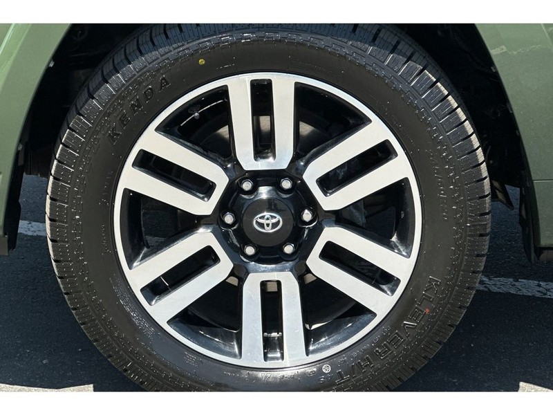 Toyota 4Runner Vehicle Full-screen Gallery Image 33