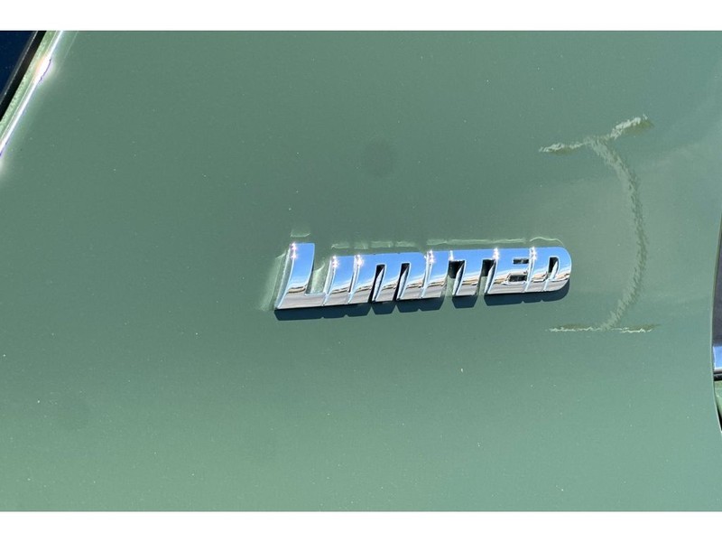 Toyota 4Runner Vehicle Full-screen Gallery Image 34