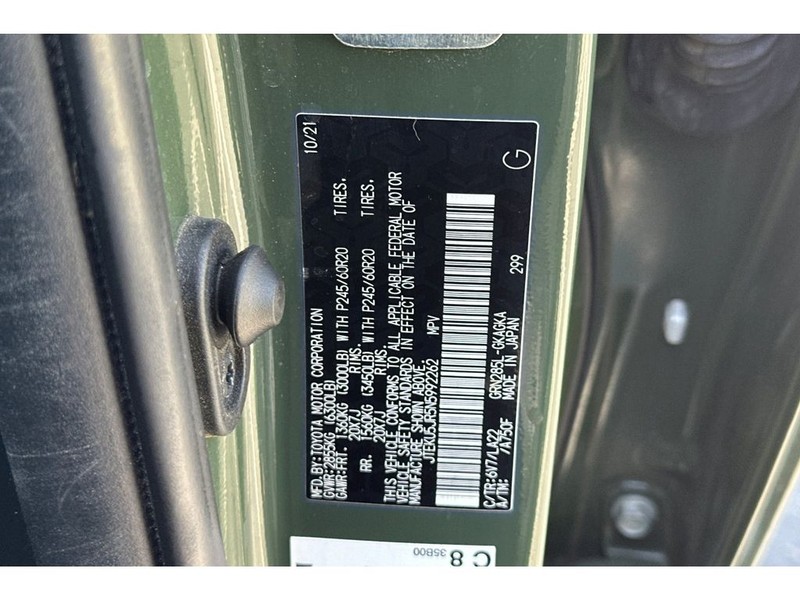 Toyota 4Runner Vehicle Full-screen Gallery Image 35