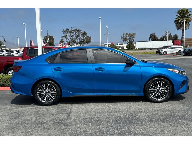 Kia Forte Vehicle Full-screen Gallery Image 03