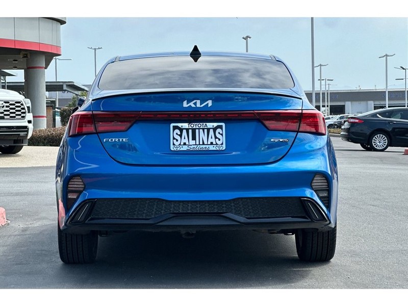 Kia Forte Vehicle Full-screen Gallery Image 05