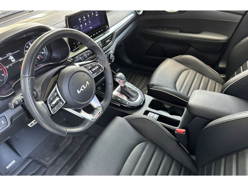 Kia Forte Vehicle Full-screen Gallery Image 10