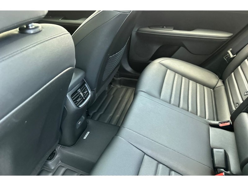 Kia Forte Vehicle Full-screen Gallery Image 13