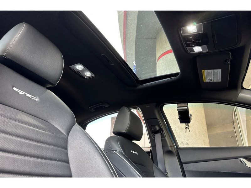 Kia Forte Vehicle Full-screen Gallery Image 18