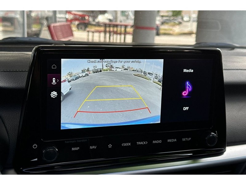 Kia Forte Vehicle Full-screen Gallery Image 23