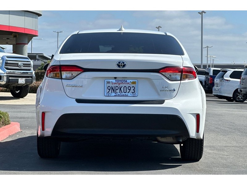 Toyota Corolla Hybrid Vehicle Full-screen Gallery Image 05