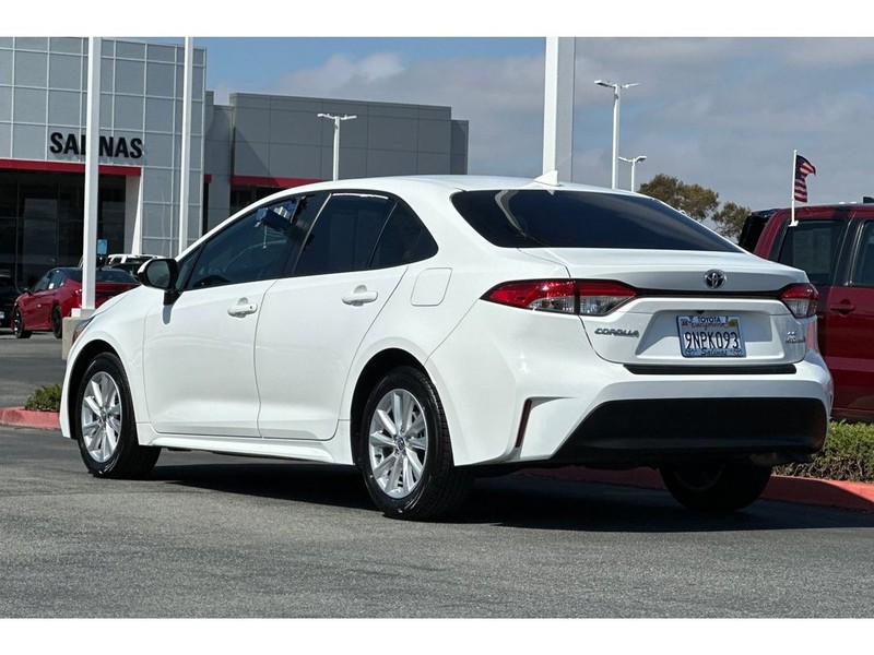 Toyota Corolla Hybrid Vehicle Full-screen Gallery Image 06