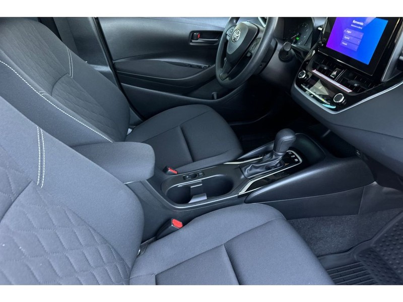 Toyota Corolla Hybrid Vehicle Full-screen Gallery Image 16