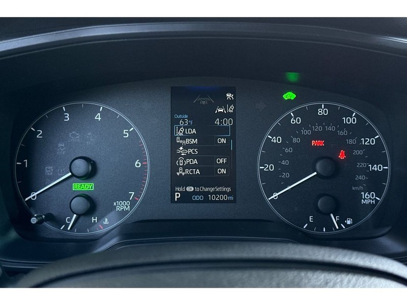 Toyota Corolla Hybrid Vehicle Full-screen Gallery Image 27