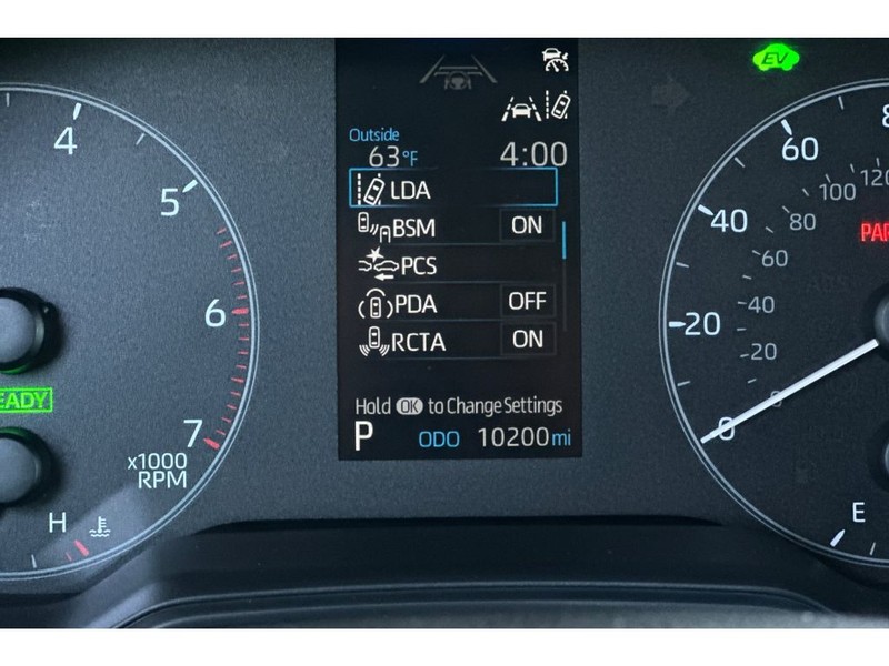 Toyota Corolla Hybrid Vehicle Full-screen Gallery Image 28
