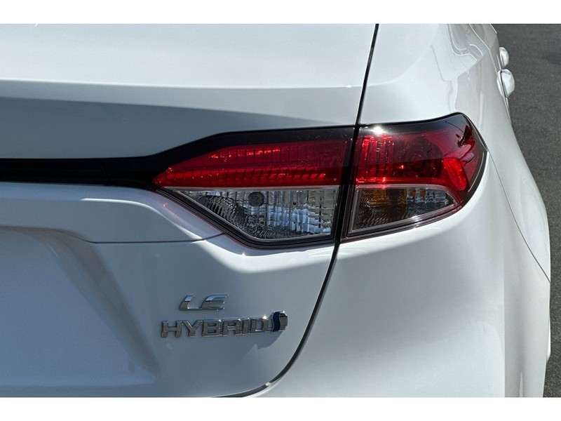Toyota Corolla Hybrid Vehicle Full-screen Gallery Image 31