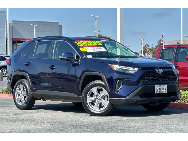 Toyota RAV4 Vehicle Full-screen Gallery Image 02
