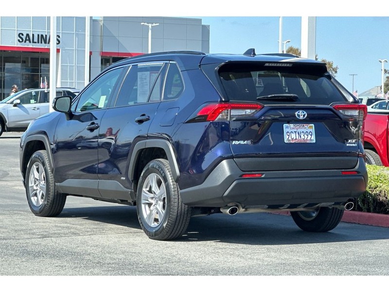 Toyota RAV4 Vehicle Full-screen Gallery Image 06