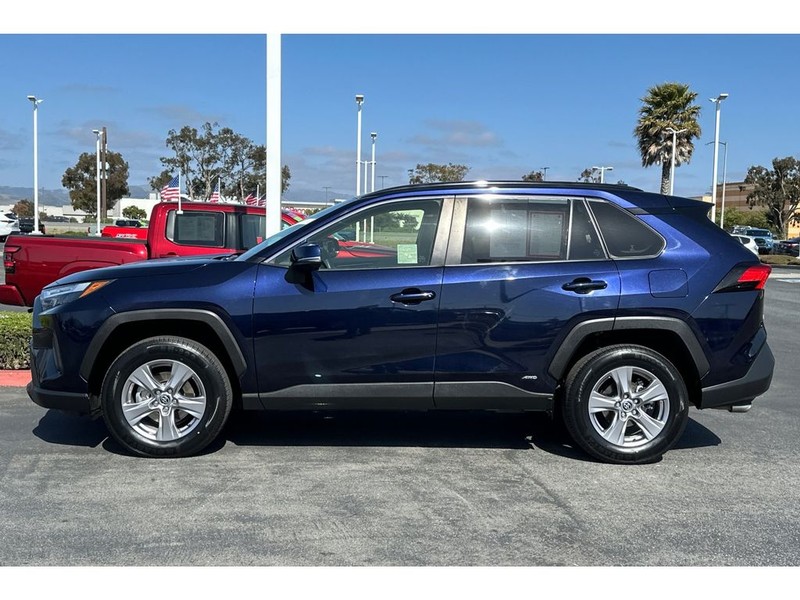 Toyota RAV4 Vehicle Full-screen Gallery Image 07
