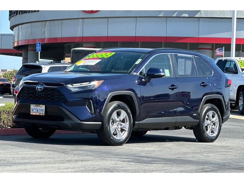 Toyota RAV4 Vehicle Full-screen Gallery Image 08