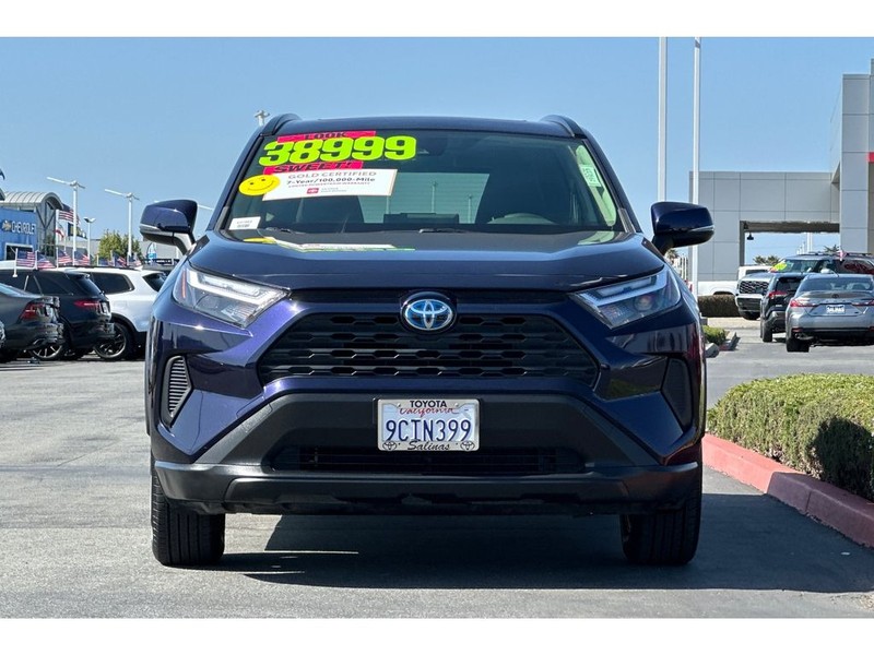 Toyota RAV4 Vehicle Full-screen Gallery Image 09