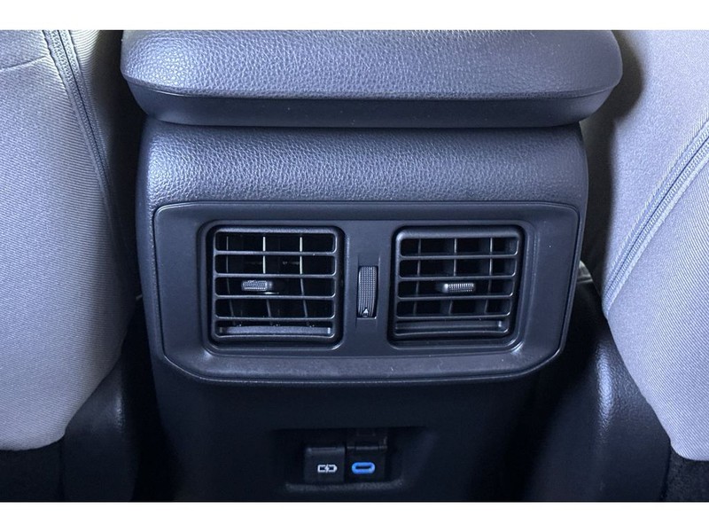 Toyota RAV4 Vehicle Full-screen Gallery Image 14