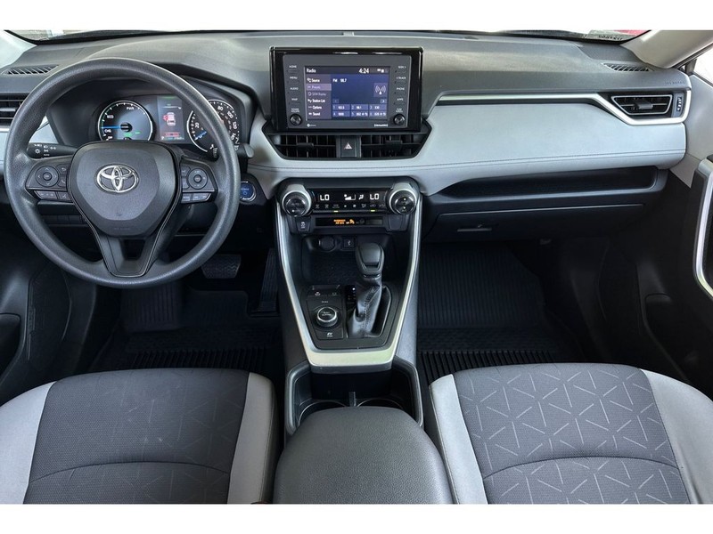 Toyota RAV4 Vehicle Full-screen Gallery Image 15