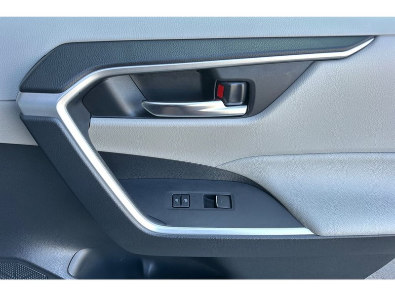 Toyota RAV4 Vehicle Full-screen Gallery Image 20