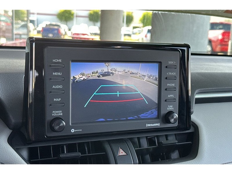 Toyota RAV4 Vehicle Full-screen Gallery Image 22