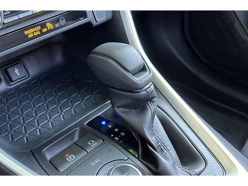 Toyota RAV4 Vehicle Full-screen Gallery Image 24