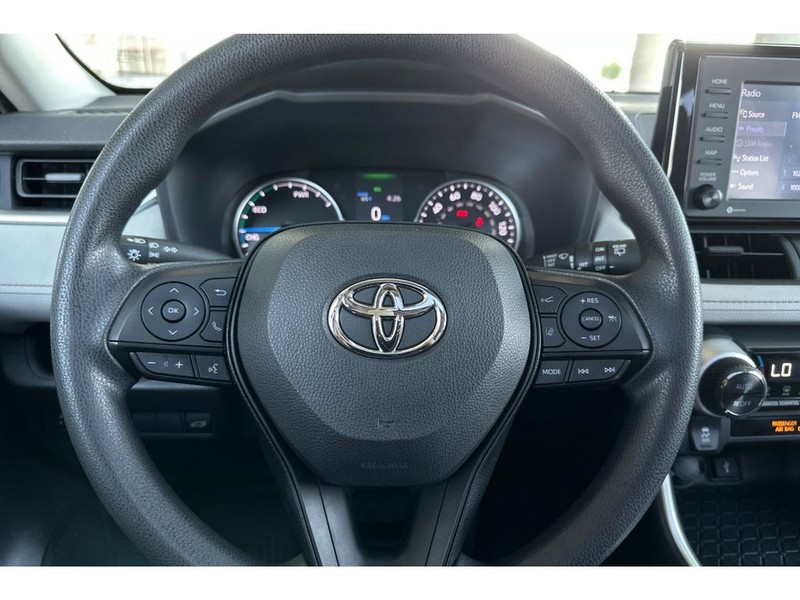 Toyota RAV4 Vehicle Full-screen Gallery Image 26