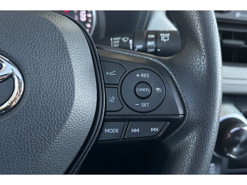 Toyota RAV4 Vehicle Full-screen Gallery Image 28