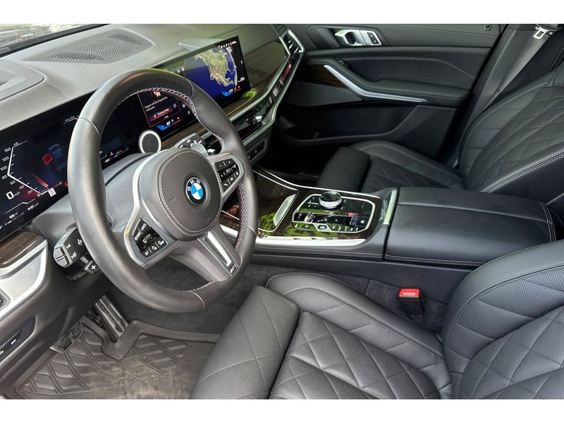 BMW X5 Vehicle Full-screen Gallery Image 10