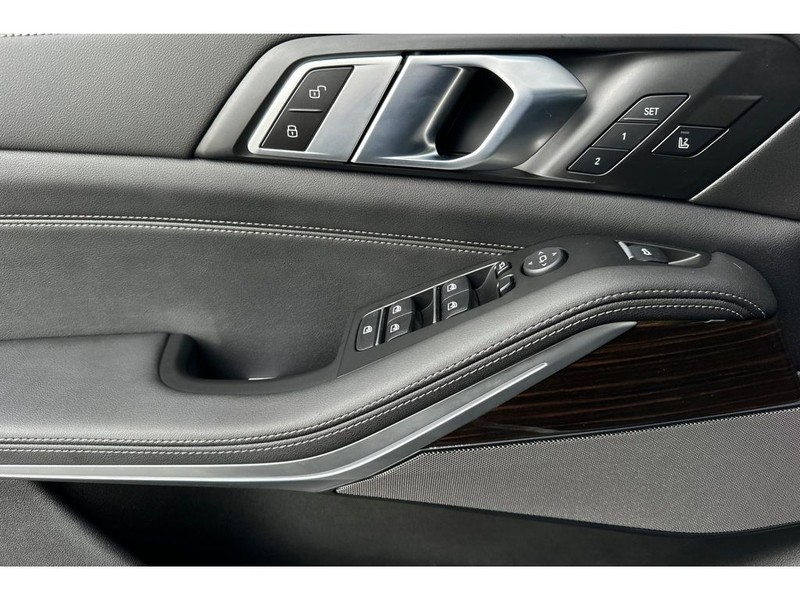 BMW X5 Vehicle Full-screen Gallery Image 11