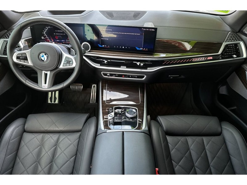 BMW X5 Vehicle Full-screen Gallery Image 15