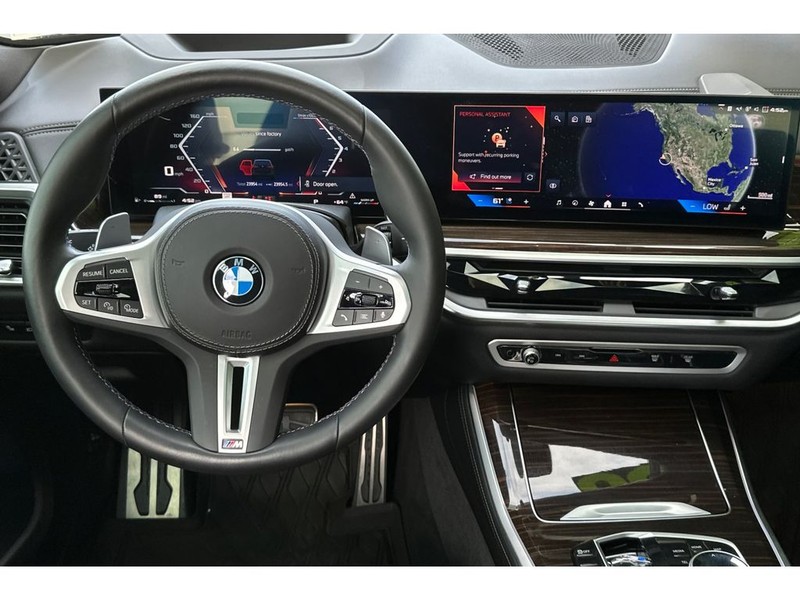 BMW X5 Vehicle Full-screen Gallery Image 16