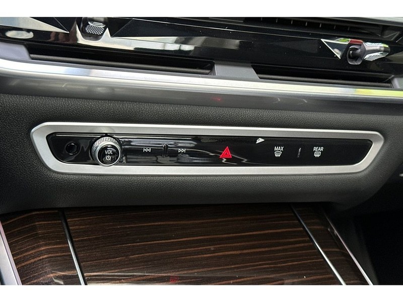 BMW X5 Vehicle Full-screen Gallery Image 24