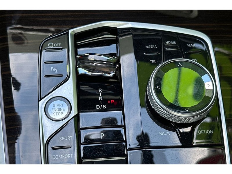 BMW X5 Vehicle Full-screen Gallery Image 25