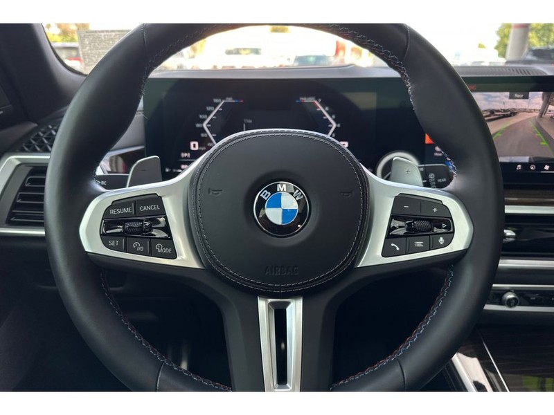 BMW X5 Vehicle Full-screen Gallery Image 27