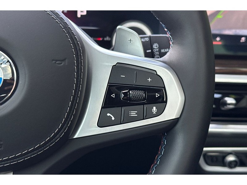 BMW X5 Vehicle Full-screen Gallery Image 29