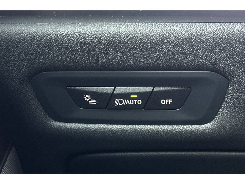 BMW X5 Vehicle Full-screen Gallery Image 32