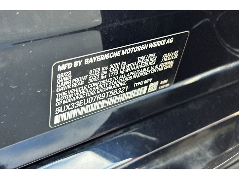 BMW X5 Vehicle Full-screen Gallery Image 35