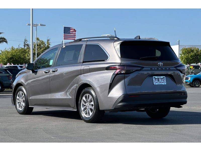Toyota Sienna Vehicle Full-screen Gallery Image 06