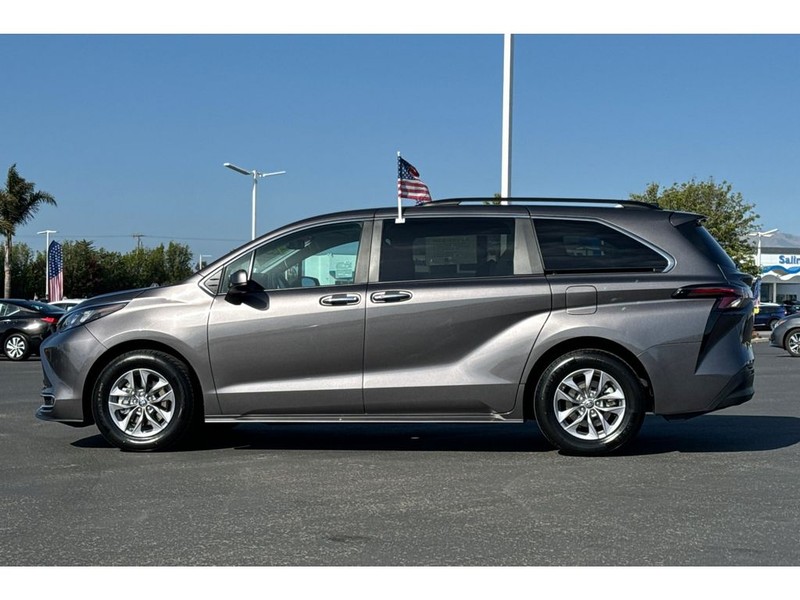 Toyota Sienna Vehicle Full-screen Gallery Image 07