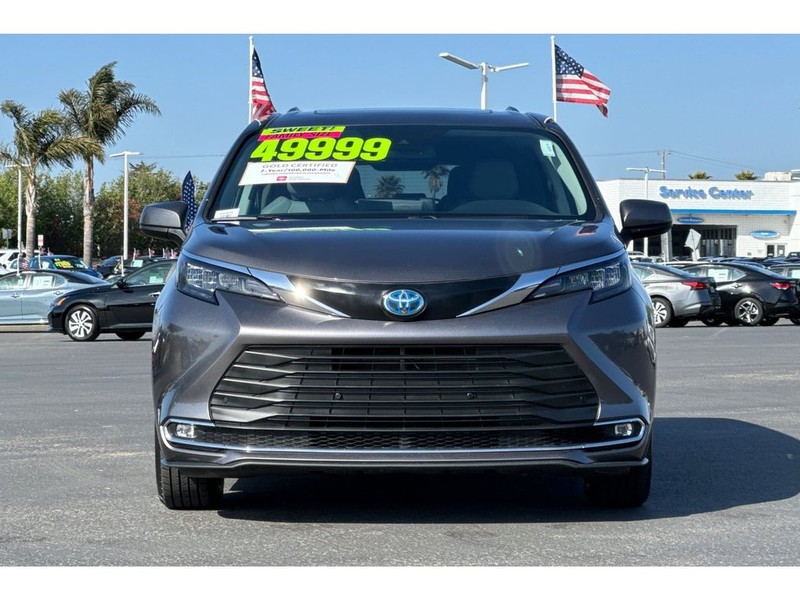 Toyota Sienna Vehicle Full-screen Gallery Image 09