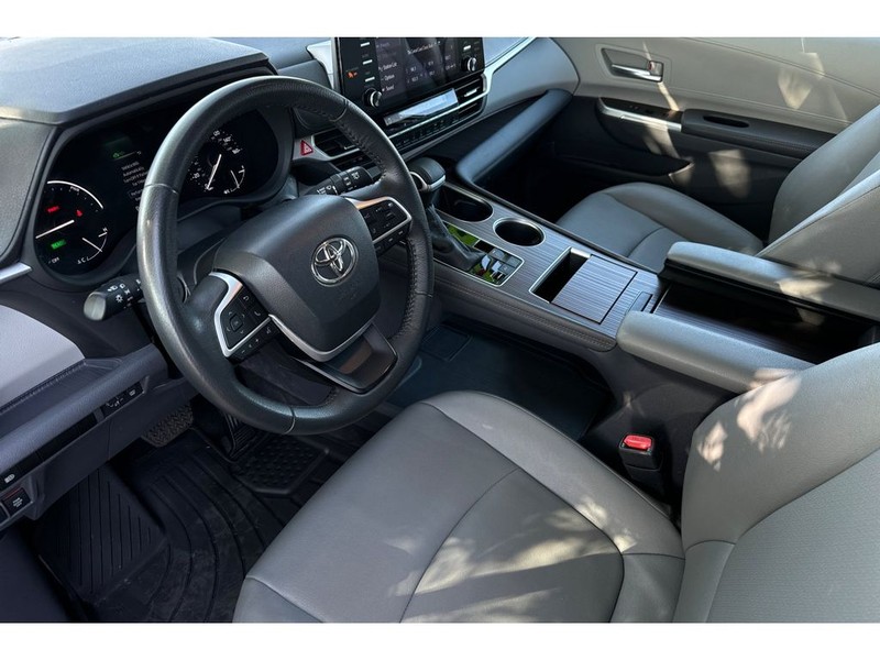 Toyota Sienna Vehicle Full-screen Gallery Image 10