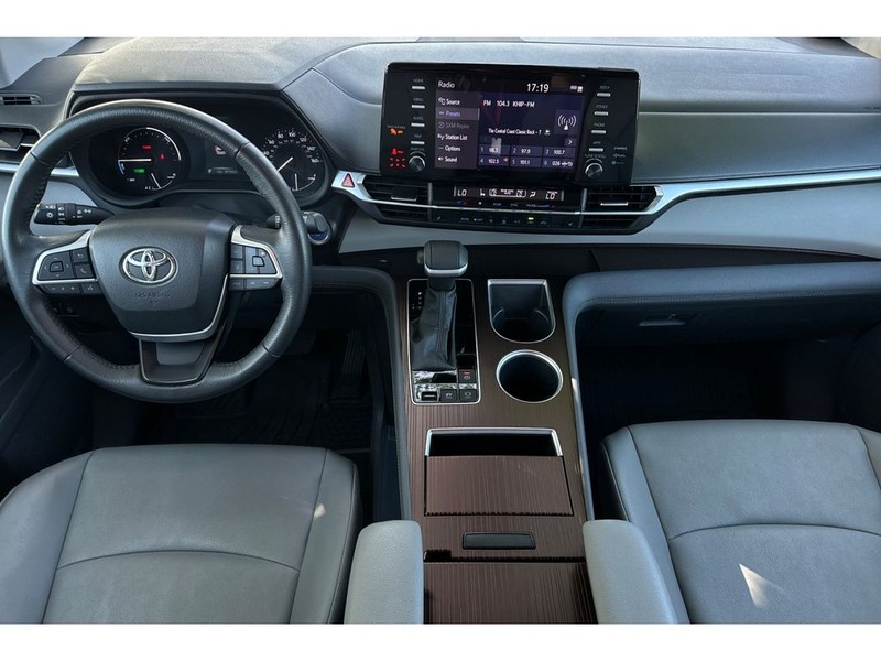 Toyota Sienna Vehicle Full-screen Gallery Image 14