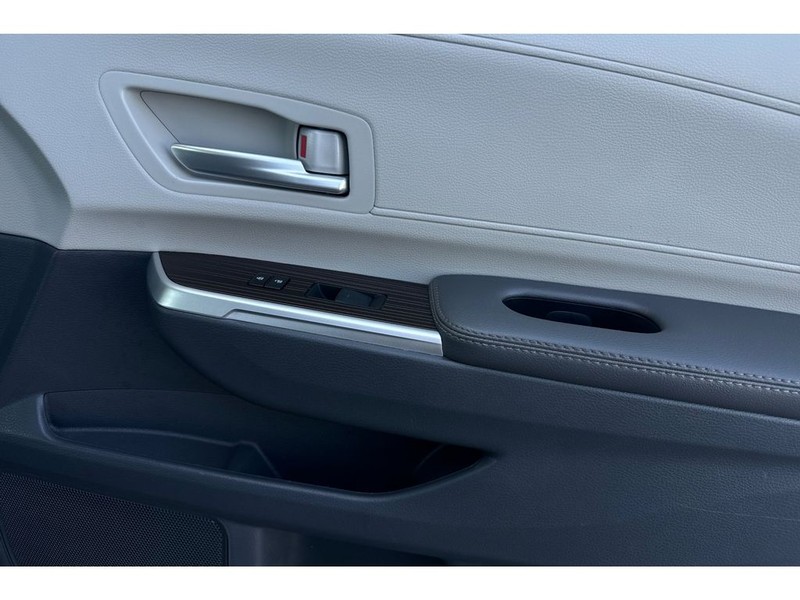 Toyota Sienna Vehicle Full-screen Gallery Image 17