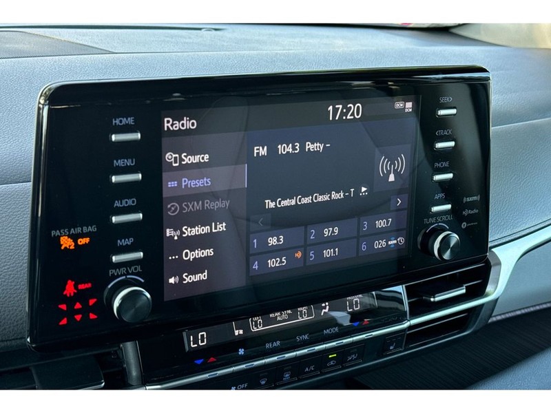Toyota Sienna Vehicle Full-screen Gallery Image 18