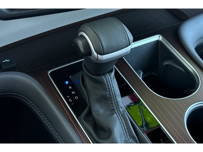 Toyota Sienna Vehicle Full-screen Gallery Image 21